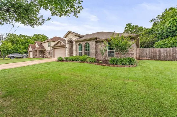 4304 Lucero Drive, Granbury, TX 76048