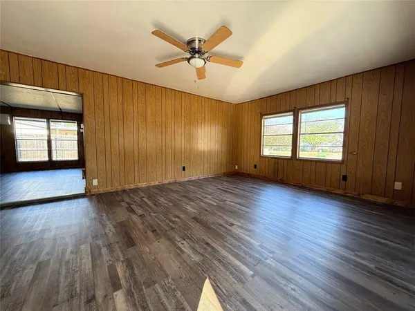 3807 Lands End Court, Granbury, TX 76048