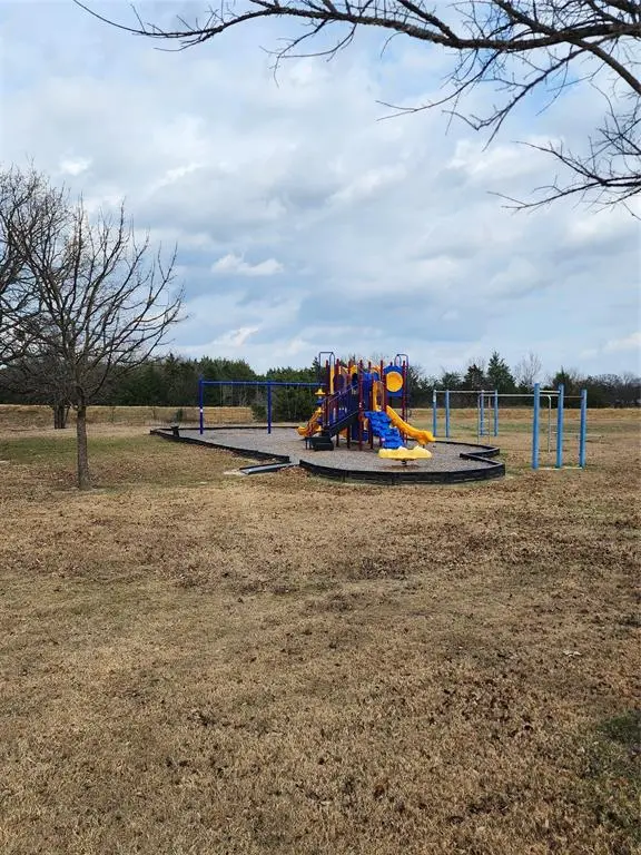 2099 Parkview Drive, Wills Point, TX 75169