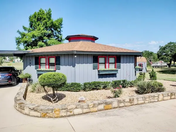 149 Bay Roc Lane, Runaway Bay, TX 76426