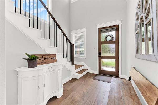 452 Jones Street, Grapevine, TX 76051