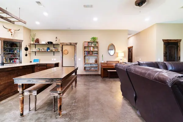 819 County Road 12550, Paris, TX 75462