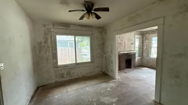 2611 Pine Street, Dallas, TX 75215