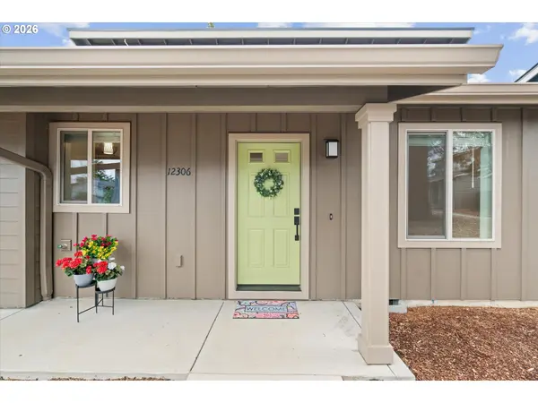 12306 Meadowlawn DR, Oregon City, OR 97045