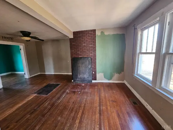 3793 Smith Mountain Lake Pkwy, Huddleston, VA 24104