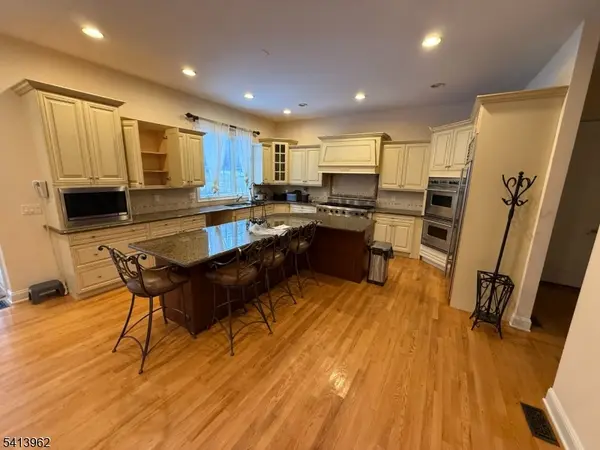 6 Trout Brook Ct, Chester Twp., NJ 07930