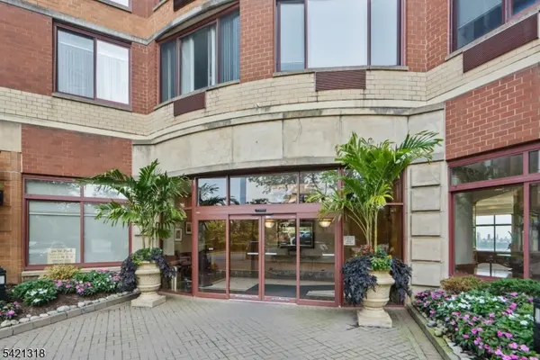 100 Old Palisade Rd #1116, Fort Lee Boro, NJ 07024