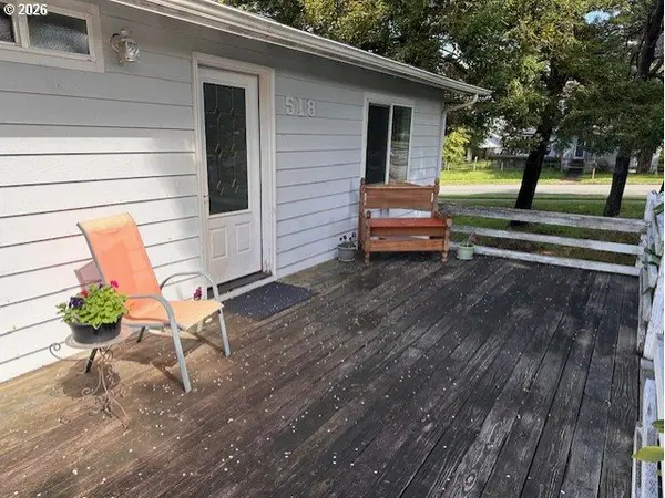 518 N WALL ST, Coos Bay, OR 97420