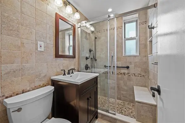 221 McDonald AVE #6R, Brooklyn, NY 11218