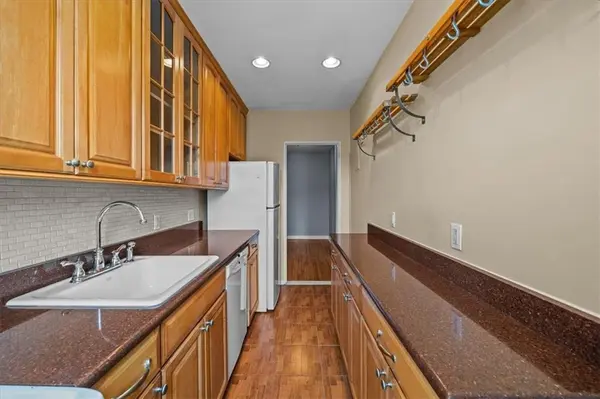 221 McDonald AVE #6R, Brooklyn, NY 11218