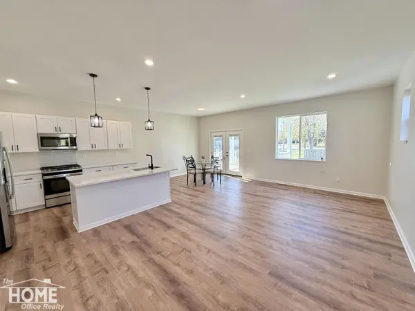 1046 S Pearce ST, Owosso, MI 48867