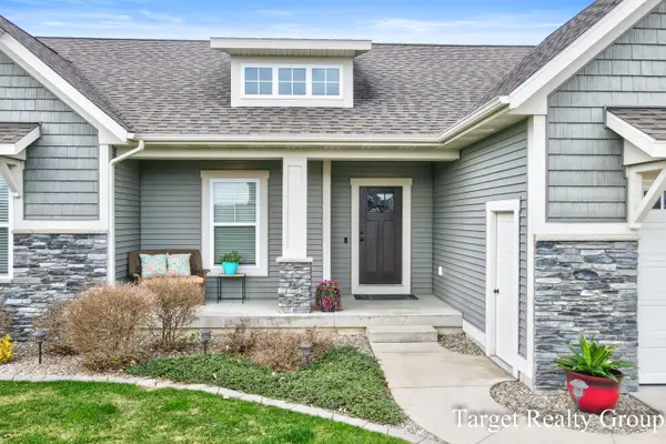 5727 Cory DR, Georgetown Twp, MI 49426