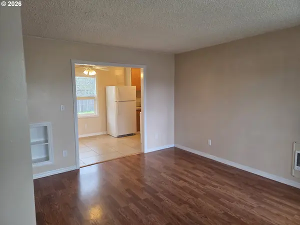 1306 S 3RD AVE, Kelso, WA 98626