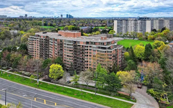 3181 Bayview AVE #902, Toronto C15, ON M2K 2Y2