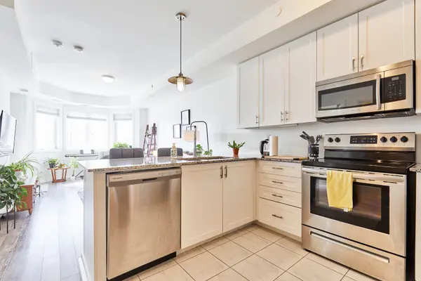 70 Shipway AVE #101, Clarington, ON L1B 0V7