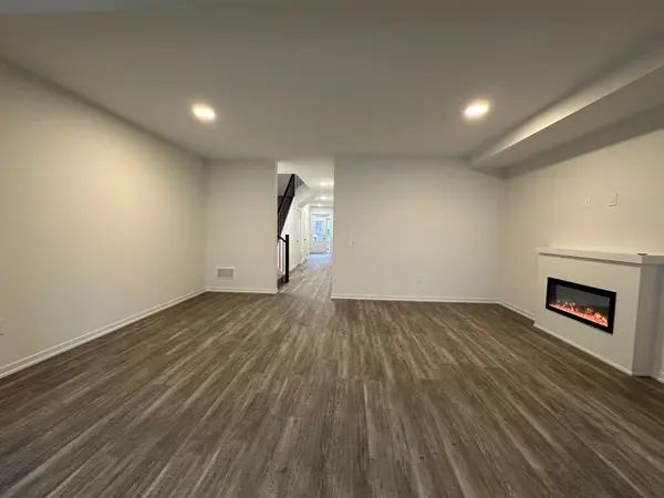 36 Helmkay AVE, Richmond Hill, ON L4E 1P4