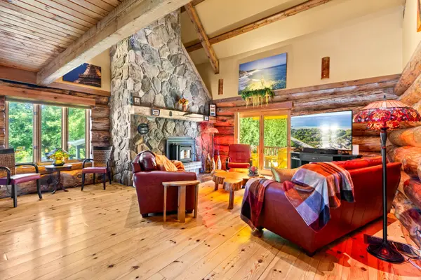 24 Oliver CRES, Collingwood, ON L9Y 3Z1