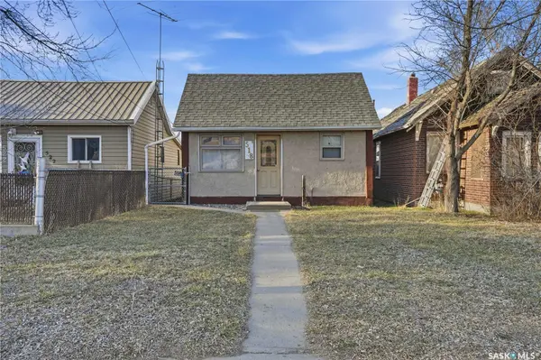 518 Maple STREET W, Moose Jaw, SK S6H 4X1