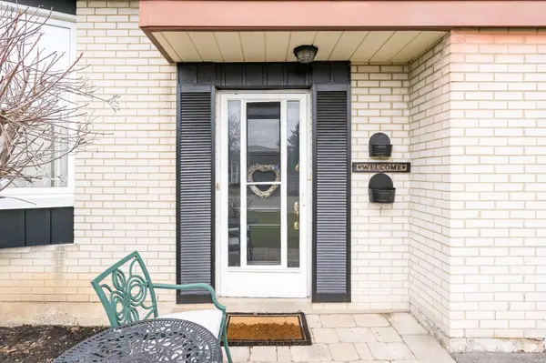 28 Bromley CRES, Brampton, ON L6T 1Z1