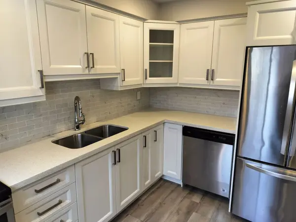 81 Irwin RD #18, Toronto W10, ON M9W 5W1