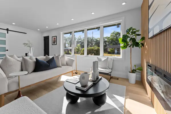 686 Wickens AVE, Burlington, ON L7T 3T2