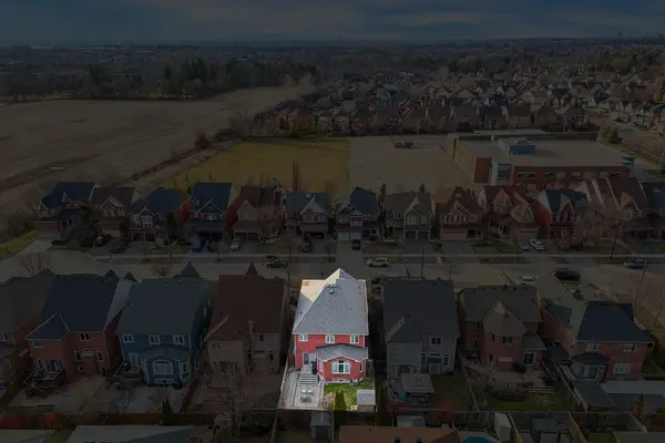 1122 Lamplight WAY, Mississauga, ON L5W 1J4