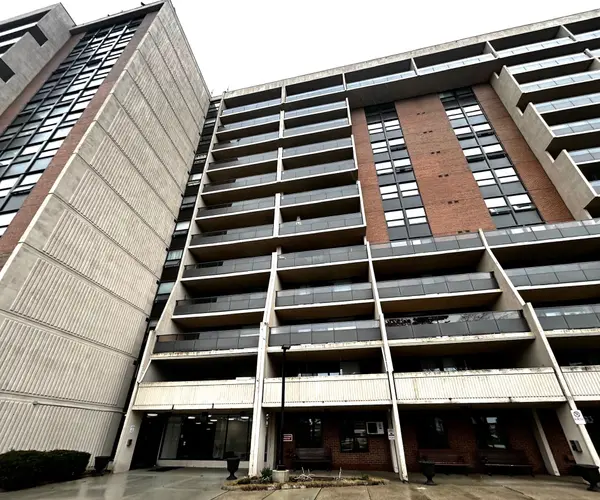 2929 Aquitaine AVE #905, Mississauga, ON L5N 2C7