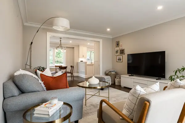 327 Macdonald RD, Oakville, ON L6J 2A8