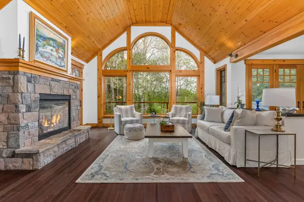 63 Clubhouse DR, Huntsville, ON P1H 1B1