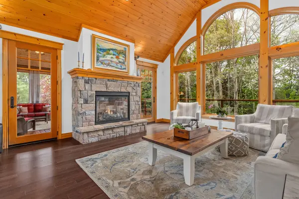 63 Clubhouse DR, Huntsville, ON P1H 1B1