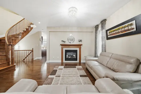 408 Nestleton ST, Orleans - Cumberland And Area, ON K4A 0W3