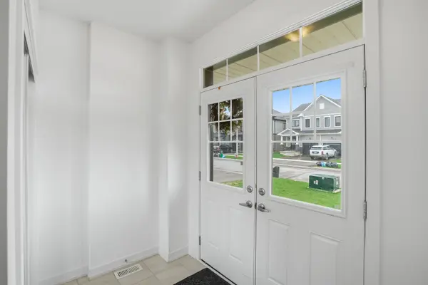 21 Blackberry LN, Thorold, ON L0S 1K0