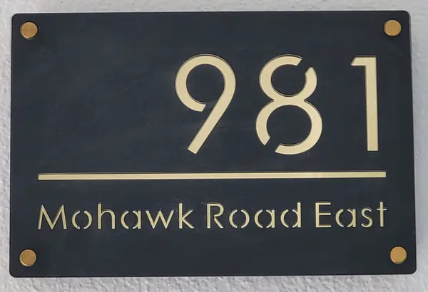 981 Mohawk RD E, Hamilton, ON L8T 2R9