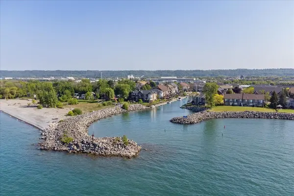 44 Sunvale PL, Hamilton, ON L8E 4Z7