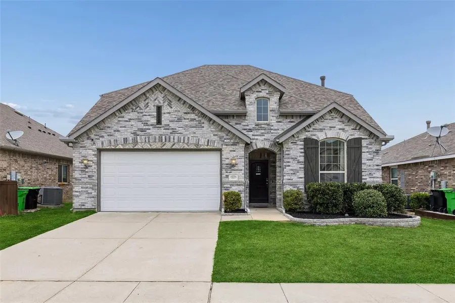 1813 Meadow Trail Lane, Aubrey, TX 76227