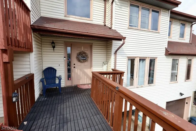 4 Sickle St, Dover Town, NJ 07801