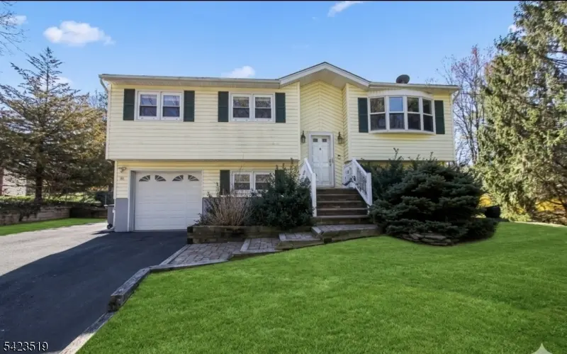 35 Mary Ann Rd, Jefferson Twp., NJ 07438