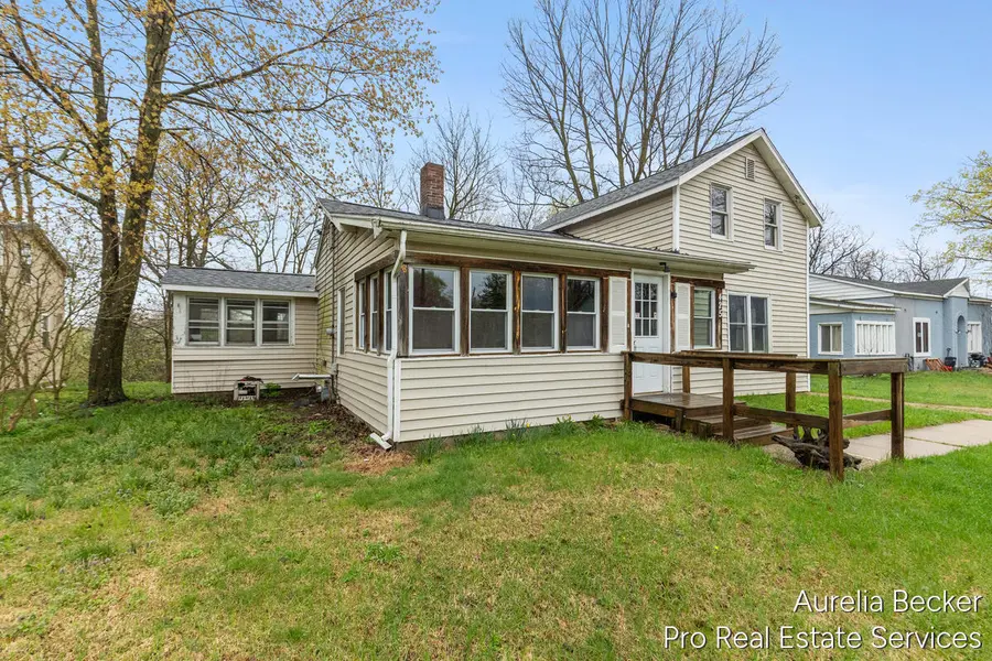 425 S Cedar ST, Allegan City, MI 49010