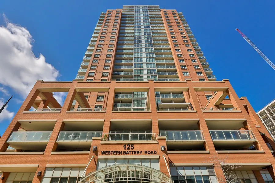 125 Western Battery RD #2815, Toronto C01, ON M6K 3R8