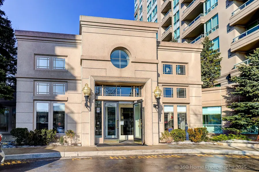 8 Covington RD #803, Toronto C04, ON M6A 3E5