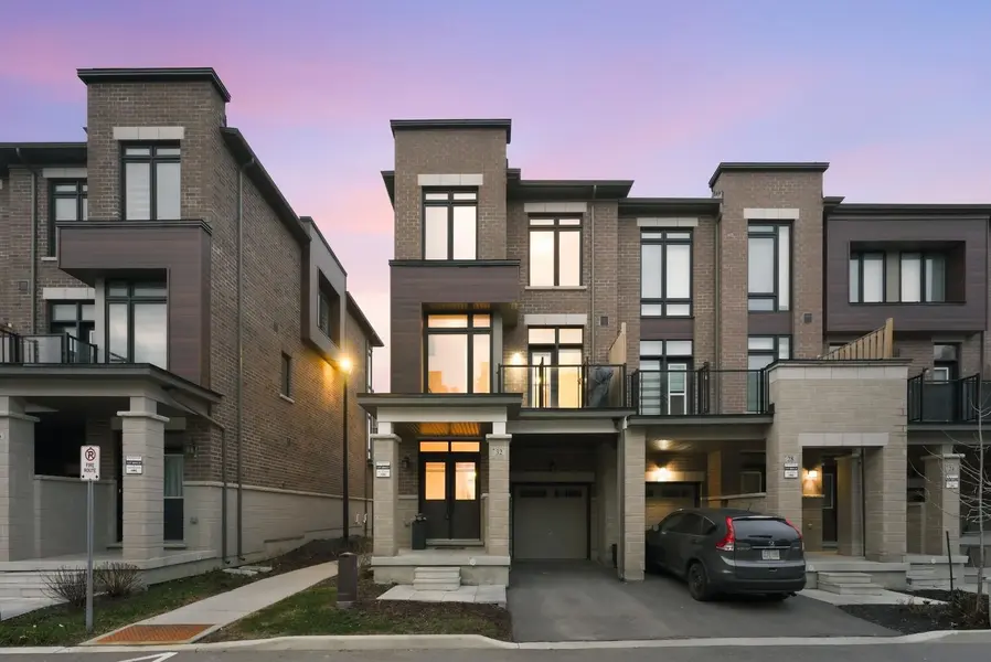 32 Holyrood CRES, Vaughan, ON L4H 5G2