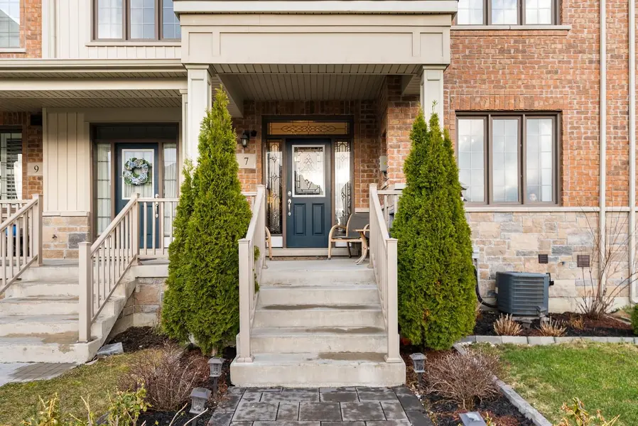 7 Carratuck ST, East Gwillimbury, ON L9N 0S5