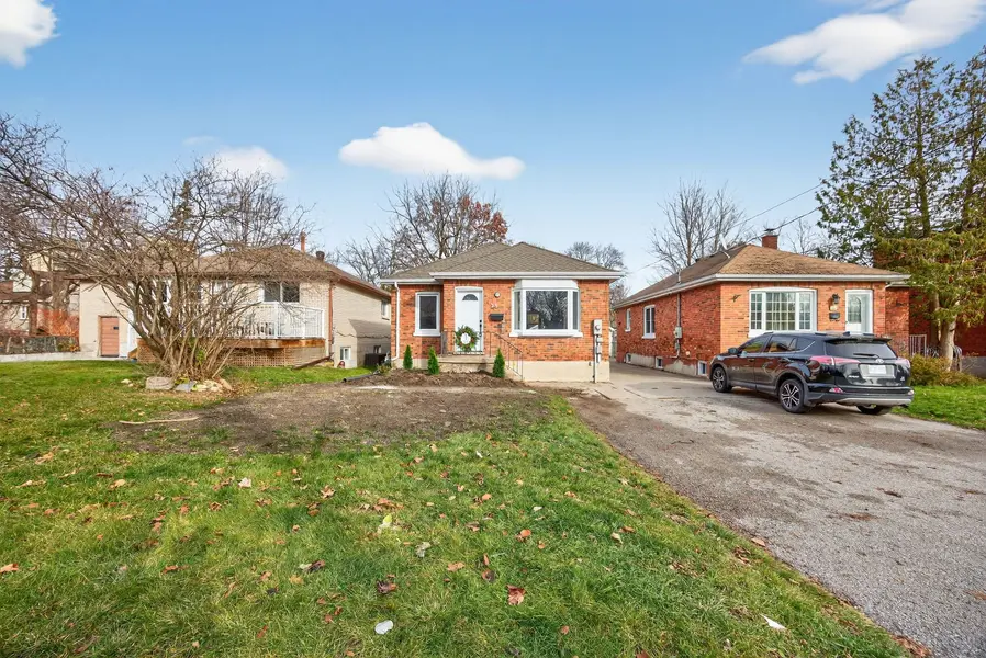 25 Thomson ST, Barrie, ON L4N 1X4
