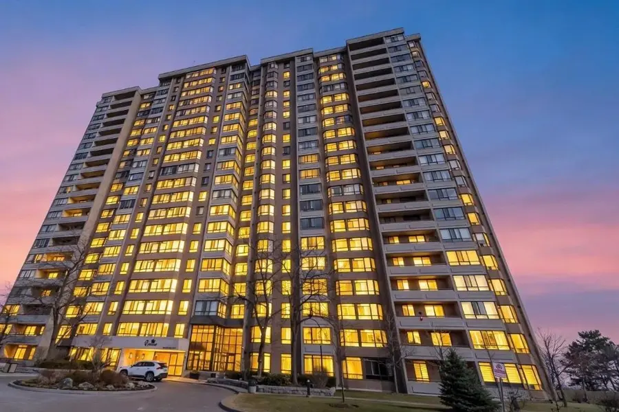 100 County Court BLVD #1607, Brampton, ON L6W 3X1