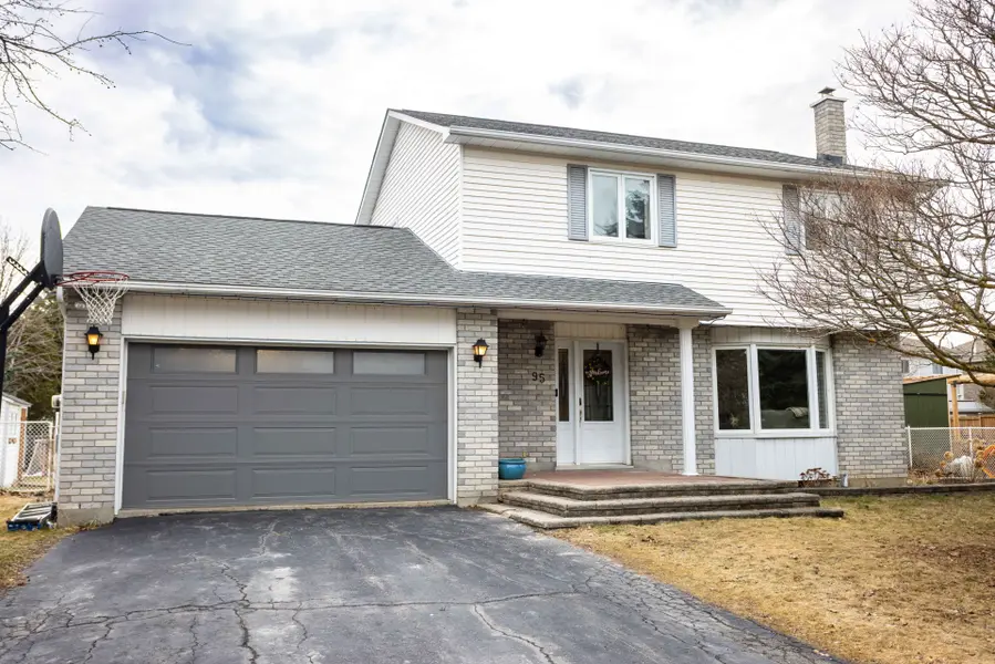 95 Castlebeau ST, Russell, ON K0A 1W0