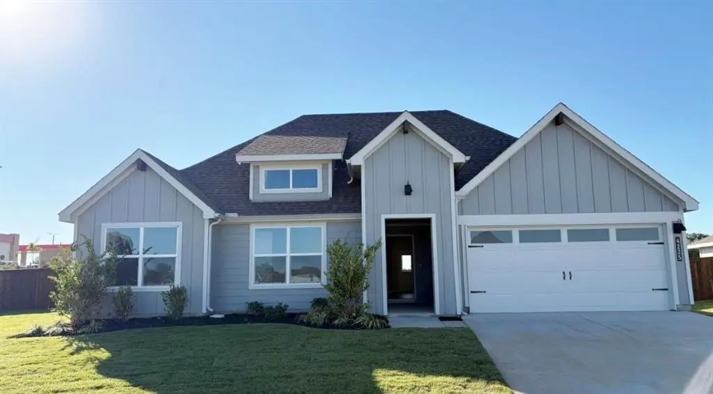 4225 CORNERSTONE Circle, Granbury, TX 76048