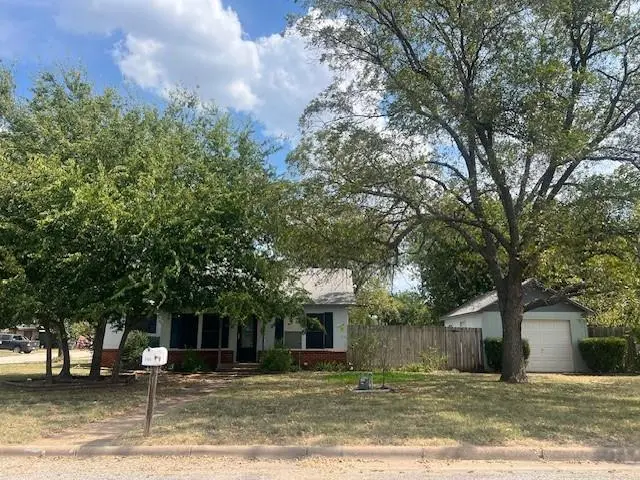 1101 Texas Street, Graham, TX 76450