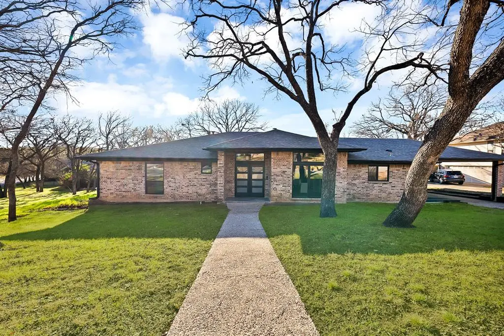 2814 Marquis Circle E, Arlington, TX 76016