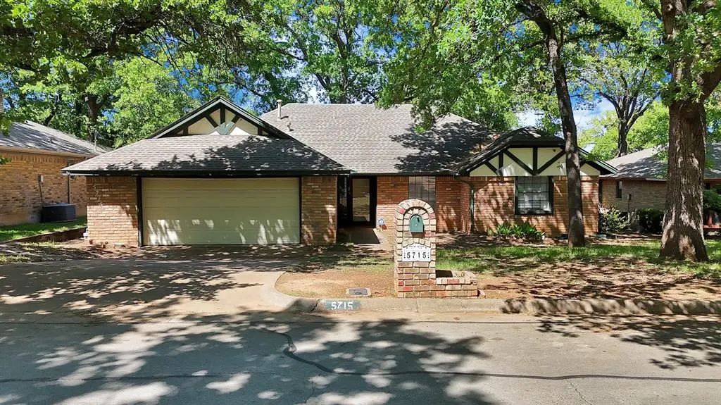 5715 Trail Crest Drive, Arlington, TX 76017