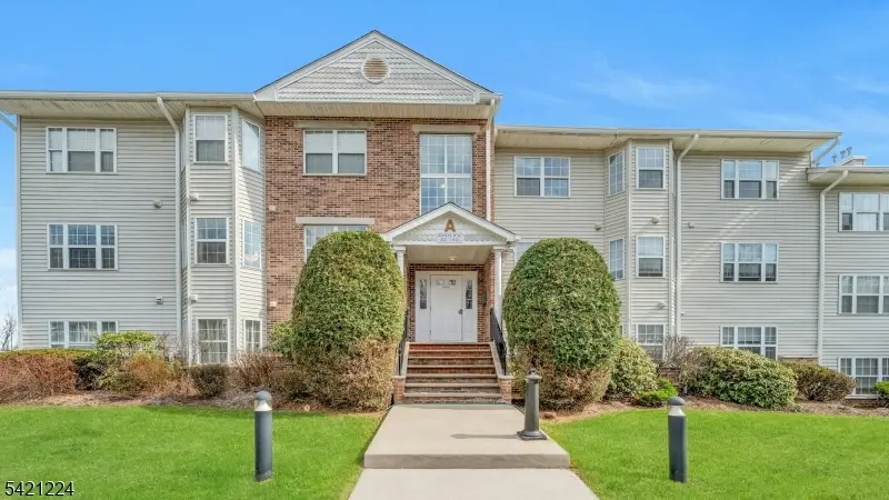 36 Mountainview Ct, Riverdale Boro, NJ 07457